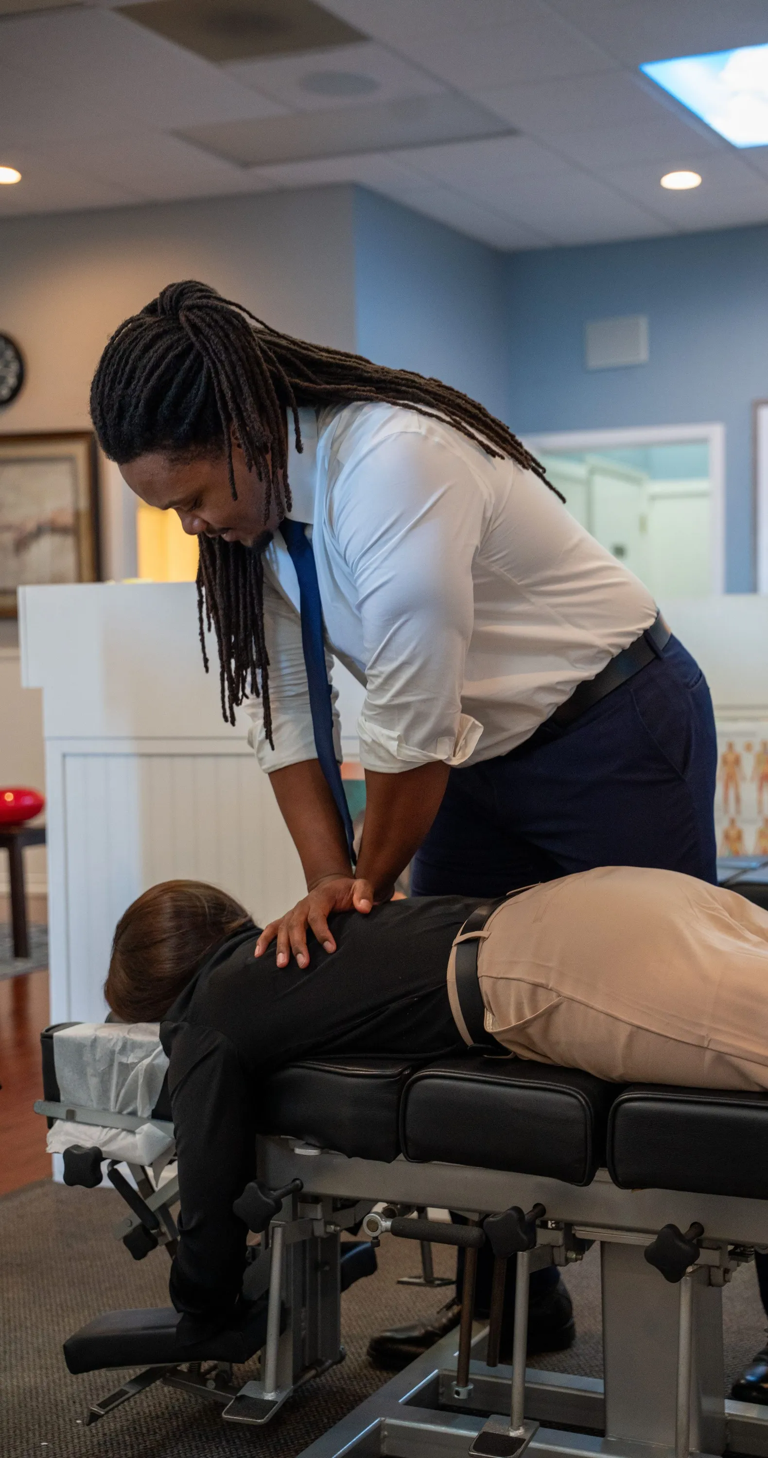 A chiropractor adjusting a patient at Discover Chiropractic