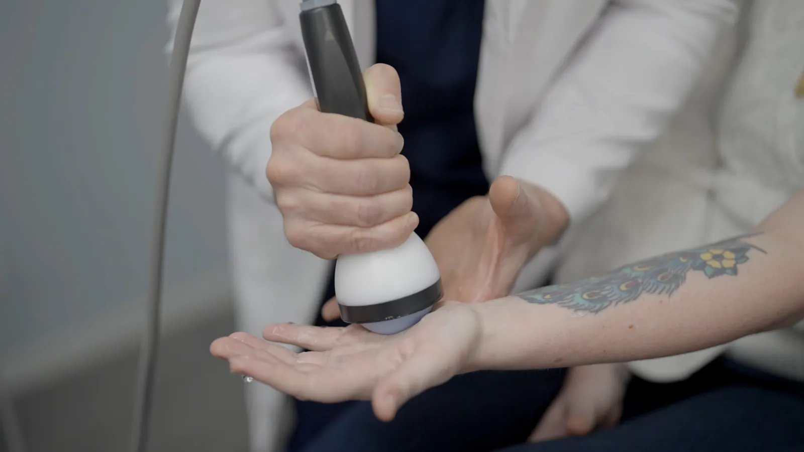 Stem Wave Therapy applied to the wrist and hand